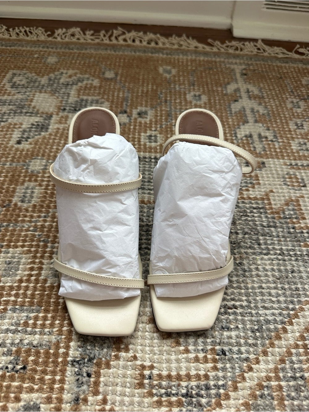 ALOHAS Cream Square-Toe Double-Strap Sandals